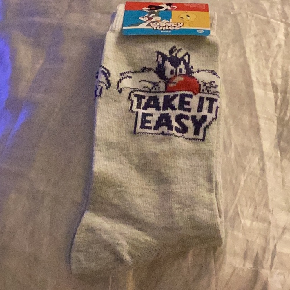 🧦NWT Fun To Wear Unisex Looney Tunes Socks Make Perfect Gift 🧦
